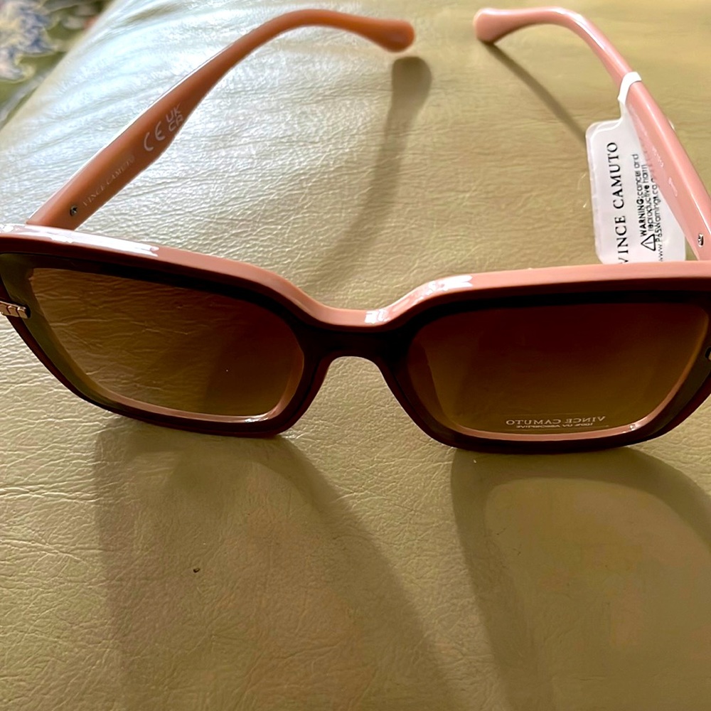 😎🕶NWT! Vince Camuto Women’s Sunglasses.🕶😎